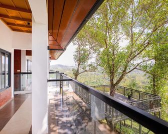 Jungle Edge Resort By Z Vacations - Mananthavady - Balcony