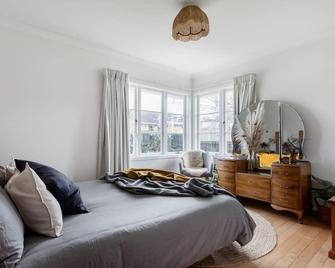 Mid-century modern family home - Auckland - Bedroom
