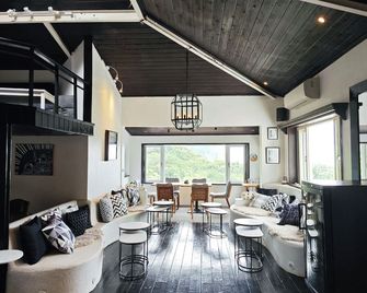 Gold Stone Crescent Moon Light - Ruifang District - Lounge