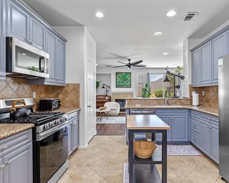Modern Home Prime Location Loaded With Extras - Tehachapi - Kuchyň