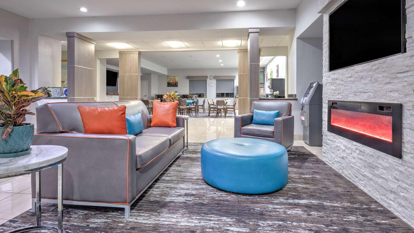 La Quinta Inn & Suites by Wyndham Alvarado