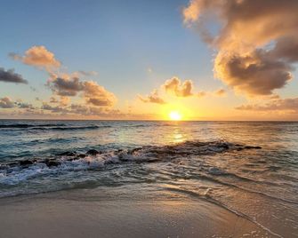 2 mins to beach! Family sized condo with a pool. Super close to dining and fun! - Dover - Bãi biển