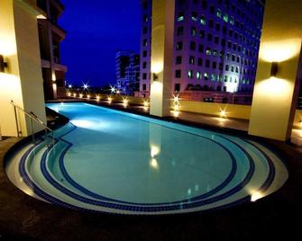 Mandarin Plaza Hotel - Thành phố Cebu - Bể bơi