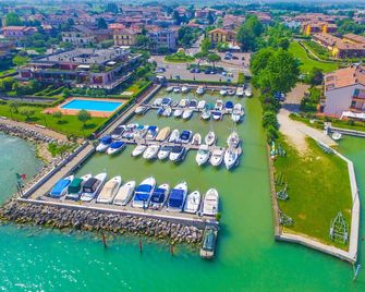 فندق ريل - سيرميون - مبنى