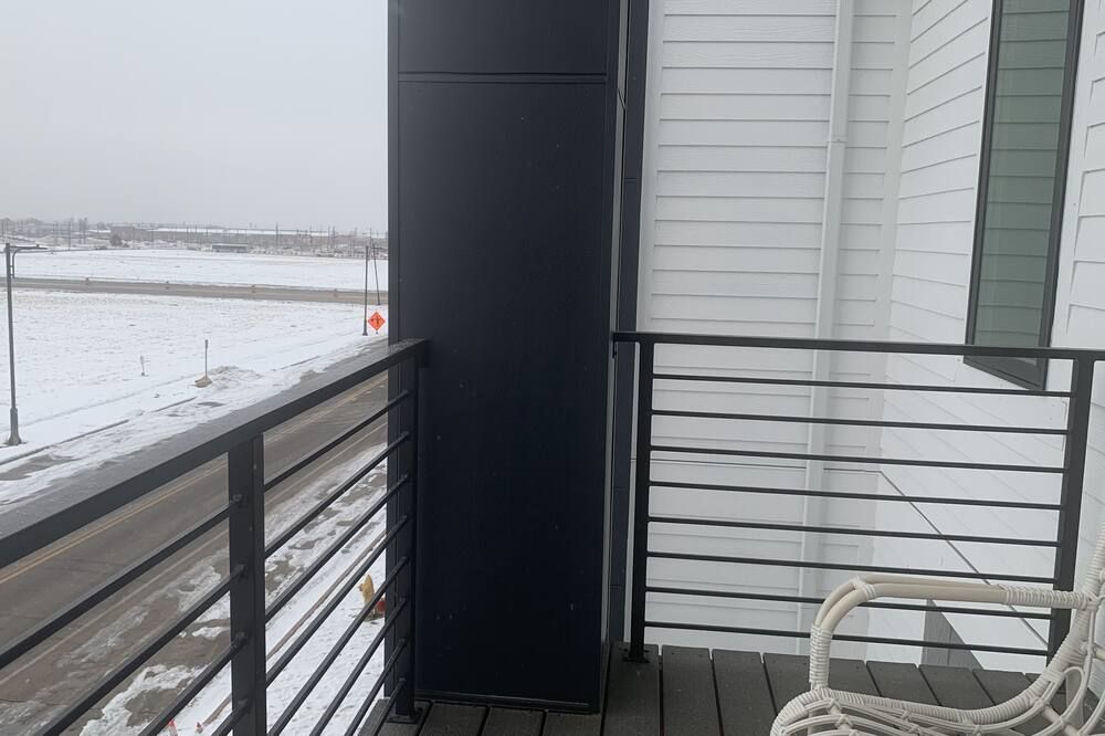 \'Modern Convenience: Stunning 2-Br Townhome” - דנבר - מרפסת