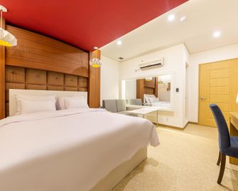 Cheonan Ikkeulim Hotel Abichon Main Building - Cheonan - Habitación