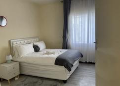 @Jackie S Avondale 2 Bed Flat At Harrow Court - Harare - Bedroom