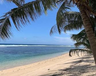 Jaymy Beach Fales - Apia - Playa