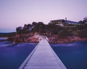 Freycinet Lodge - Coles Bay - Outdoor view