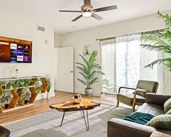 Casa Verde - 1 Br 2 Beds 5min Dt & Deep Ellum - Dallas - Living room