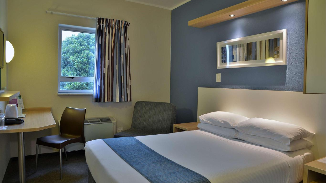 رود لودج مطار كاب تاون الدولي