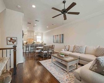Northgate Nest Townhome 2 Br 2.5 Ba Offi - Bryan - Living room