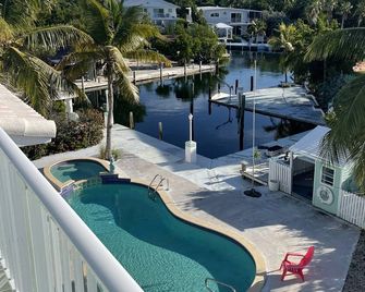 Ocean Front Views with Boat Dockage Dolphin Encounter Easy Fishing - Key Largo - Bazén