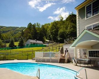 Unique Yeti-Theme Ski On Off Suite Jiminy-Sleeps 4 - Hancock - Piscina