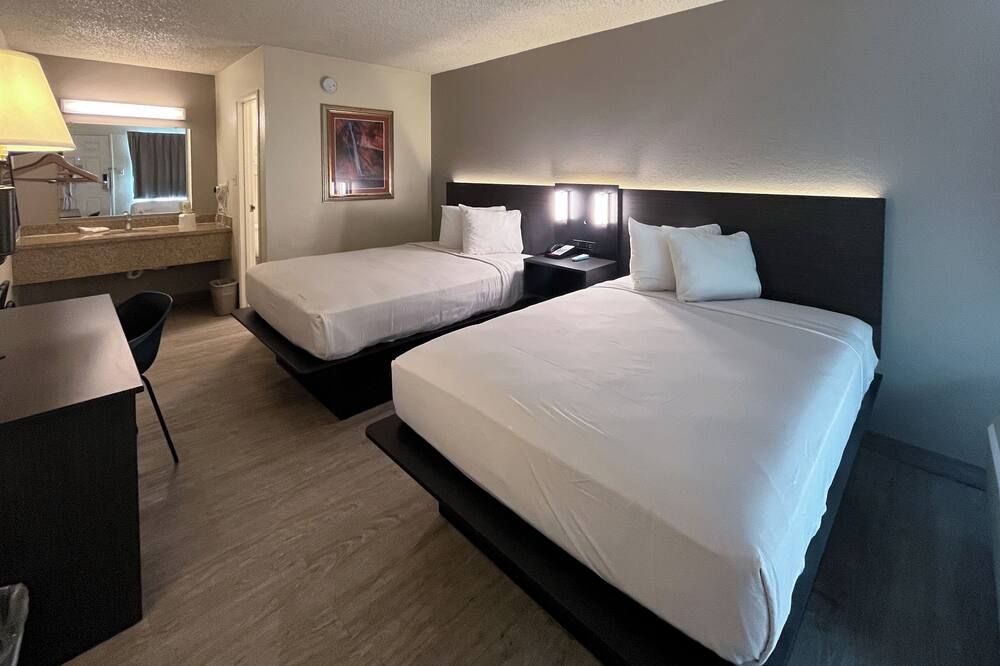 موتل 6 لاس فيجس، جورفي - ستريب