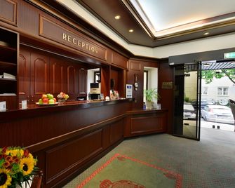 Hotel Imperial - Cologne - Front desk