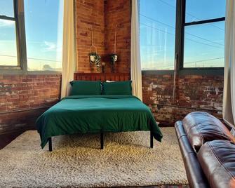 420 Friendly Canada Bridge View Loft Downtown Free Parking - Detroit - Habitación