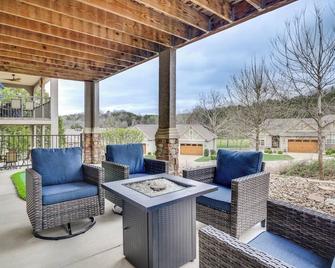 Golf-Course View Resort Home In Lake Of - Camdenton - Patio