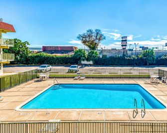 OYO Hotel Houston Southwest I-69 - Houston - Pool