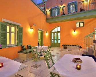 Efchi 1904 - רודוס (עיר) - פטיו