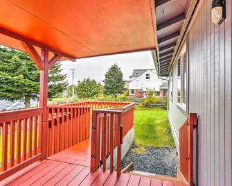 Walkable Sitka Getaway w/ Community Perks! - Sitka - Balcony