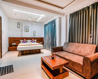 Fabhotel Crystal Inn - Pune