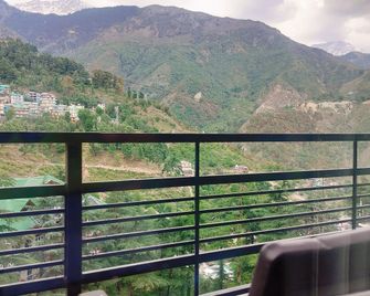 Hotel Wood Castle - Kāngra - Balcón