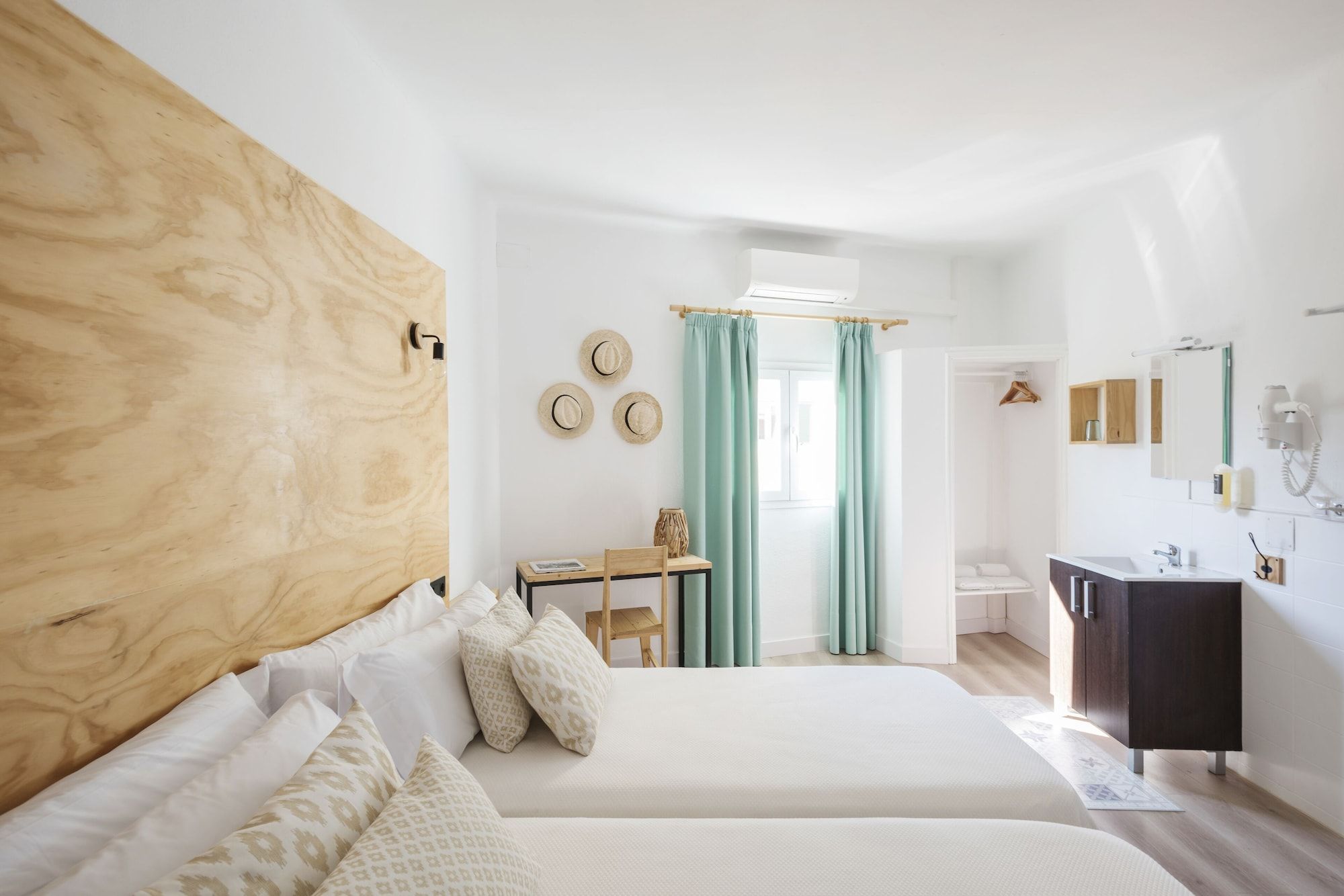 Forenna Hostel - S'Arenal - חדר שינה