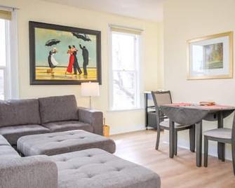 Palmer House, Studio 2, Cozy Downtown Space, Sleeps 4! - Baker City - Obývací pokoj