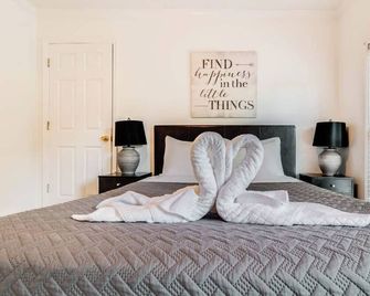 Luxury 5br Oasis, Sleeps 10, Pool, Office, Deck - Conyers - Bedroom