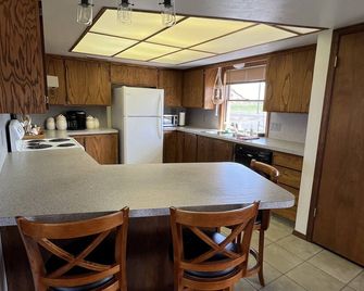 The Red Door Retreat - Gooding - Kitchen