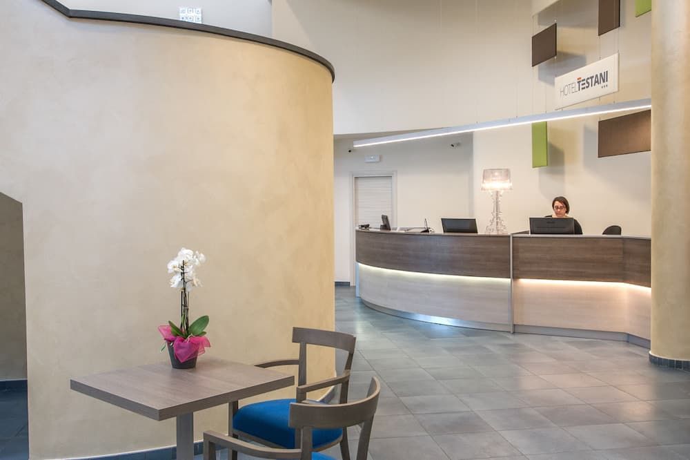 Hotel Testani Colleferro - Коллеферро - Рецепція