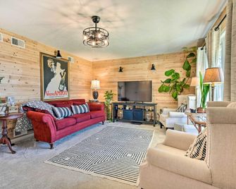 Berkeley Springs Vacation Home with Fire Pit! - Berkeley Springs - Living room