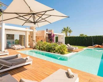 Stunning villa with modern appliances - Sant Josep de sa Talaia - Piscine