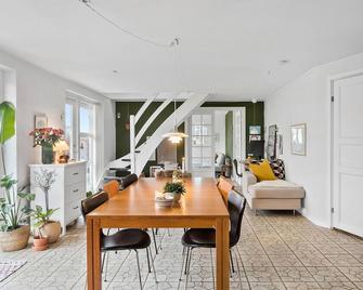 Gorgeous home in Lundby with WiFi - Lundby - Comedor