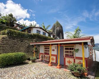 Hotel Zocalo Campestre - Guatapé - Building