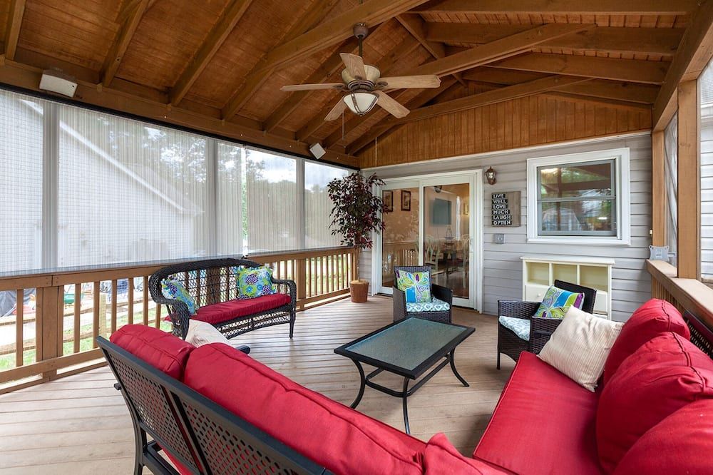 4 Bedroom 2.5 Bath Sleep 10- near Carowinds & next to lake Park