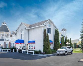 Ramada by Wyndham Mackinaw City Waterfront - Mackinaw City - Bygning