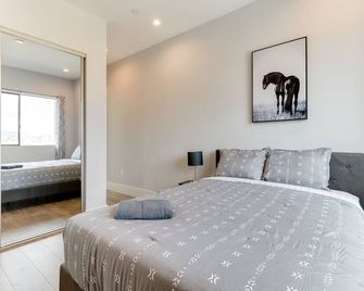 2 Luxury Modern 8 Bedroom Home with Rooftop Decks - Los Ángeles - Habitación