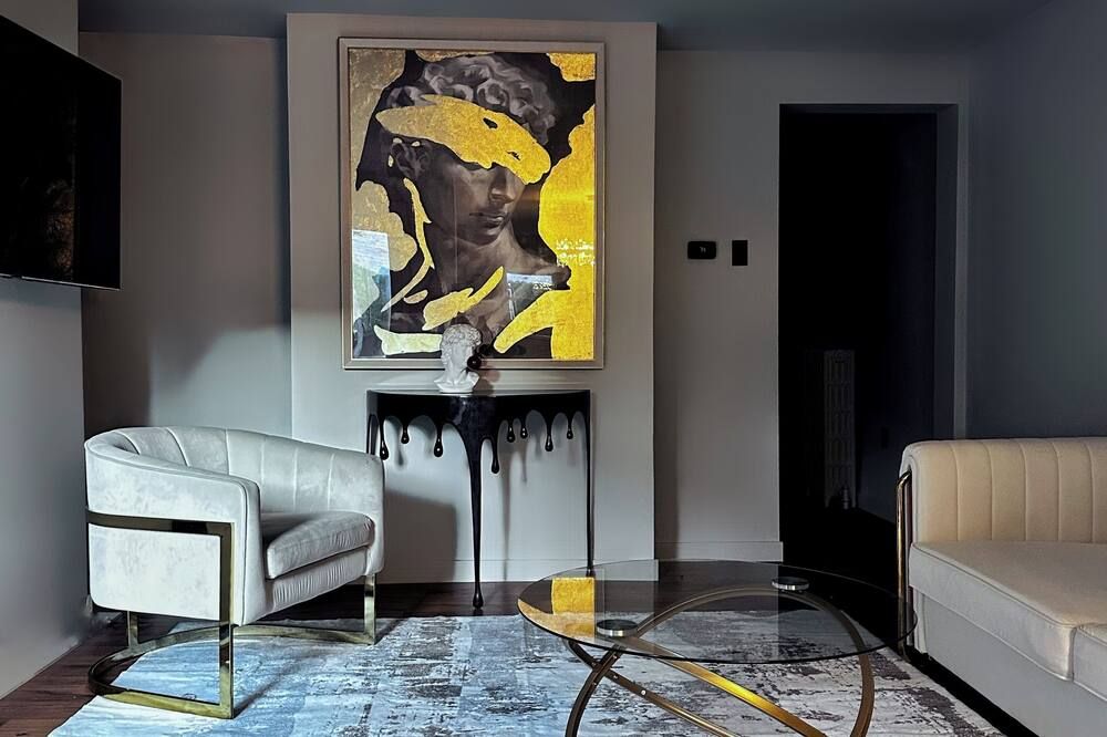Private Parking & Patio • Stylish Urban Getaway - פיטסבורג - סלון
