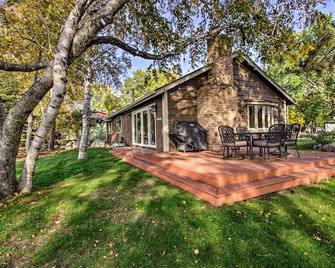 Pelican Lake Getaway on Stunning Peninsula! - Pequot Lakes - Patio