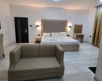 The Charis Hotel & Suites - Port Harcourt - Schlafzimmer