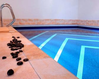 Une Nuit Ailleurs - Le Locle - Piscina