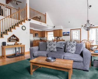 Beautiful Home W/Hot Tub Near Crystal And Rainier - Enumclaw - Sala de estar