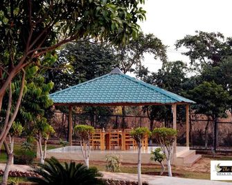 The Divine- 4BR Lux Farmhouse with pool in Kalka - Kālka - Patio