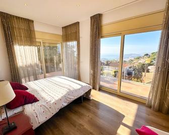 Luxury villa Investingspain with sea views, pool and jacuzzi - Lloret de Mar - Habitación