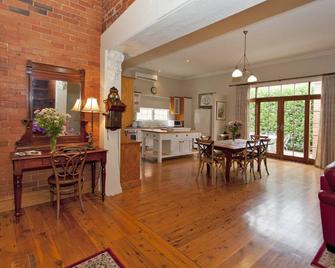 Rose Cottage - Historic Luxury - Albury - Dining room