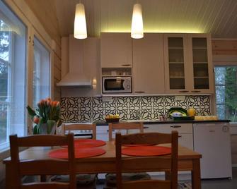 Pikku Torppa Cottage - Karhula - Dining room