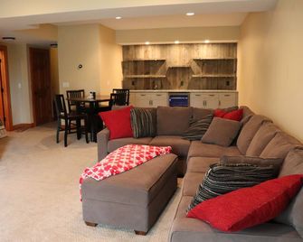 Cozy ski retreat on Mt. Snow! - Dover - Salon