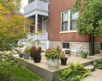 Private Top Floor in Historic Home - Covington - Byggnad